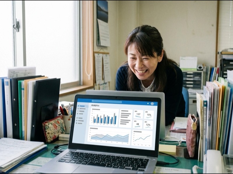 ダッシュボードでスコアを確認する店長